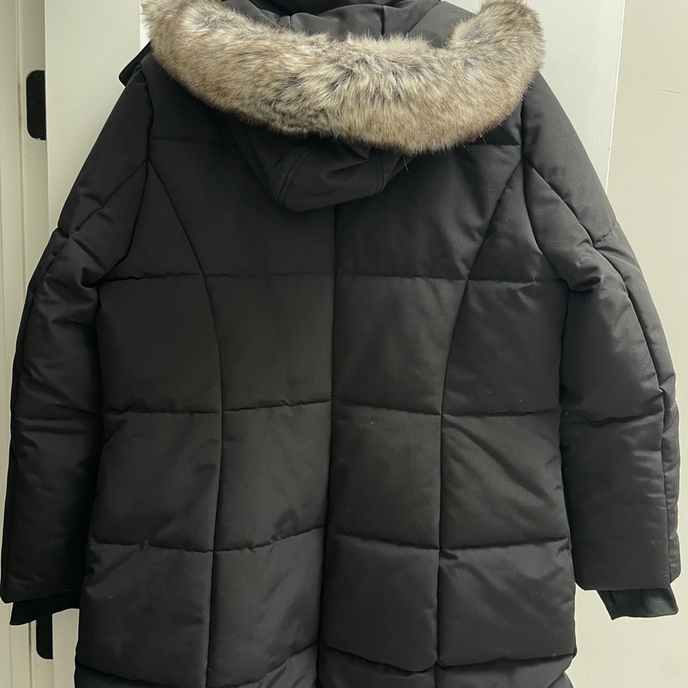Black Puffer Coat with Detachable HoodFur Trim LIKE NEW Water/Wind Resistant - Picture 13 of 16